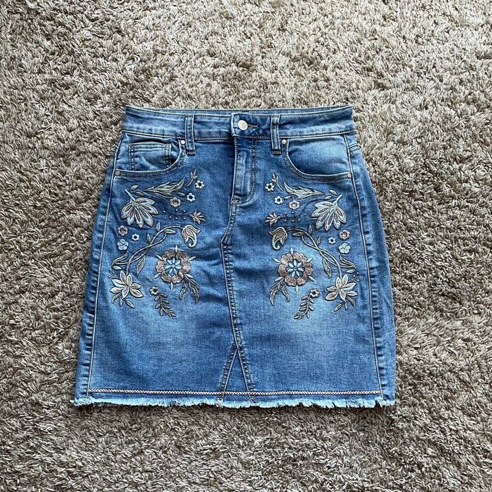 Versona Embroidery Denim Skirt